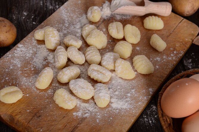 Gnocchi Cooking Class in Rome - Piazza Navona - Choosing the sauce and turning your work into lunch