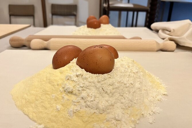 Hands-On Pasta and Tiramisu Class in a Florentine Palace - Meeting point, timing, and practical concerns