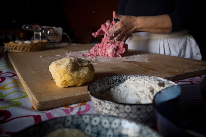 Homemade fresh pasta cooking class - Isabella and Valerio set the tone