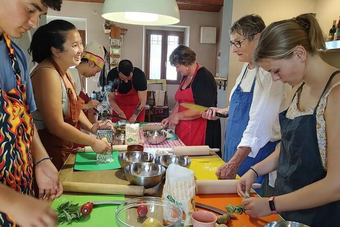 Intimate and authentic Pasta Lesson & Chianti wine. Free parking - Leaving central Florence for Giacomo’s kitchen