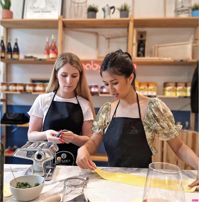 Lazise: Fresh Pasta and Tiramisù Cooking Class at Lake Garda - The people make the class feel relaxed
