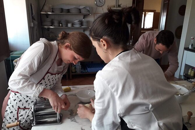 Learn how to make fresh pasta or Sardinian desserts from Vero Local - Key points at a glance