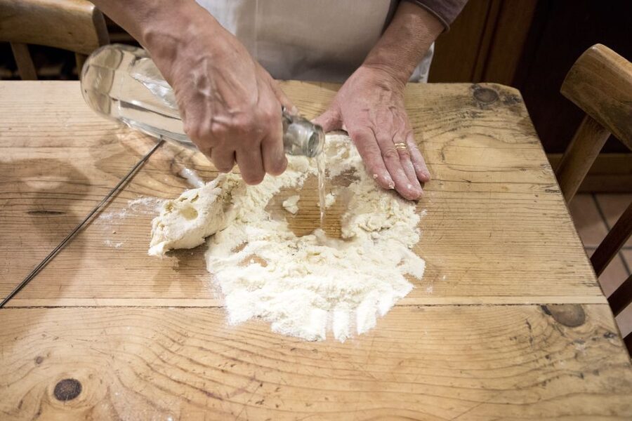 Lecce: Pasta & Tiramisu Cooking Class at a Local's Home - Key details to know before booking