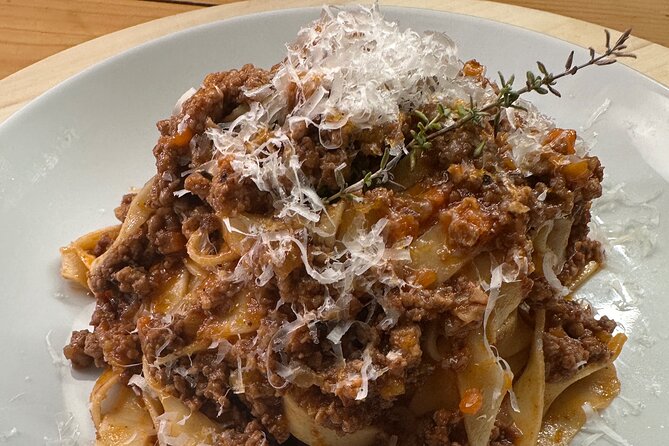 Make fresh pasta and Italian aperitivo In Barcelona - Chefs and hosts who shape the evening