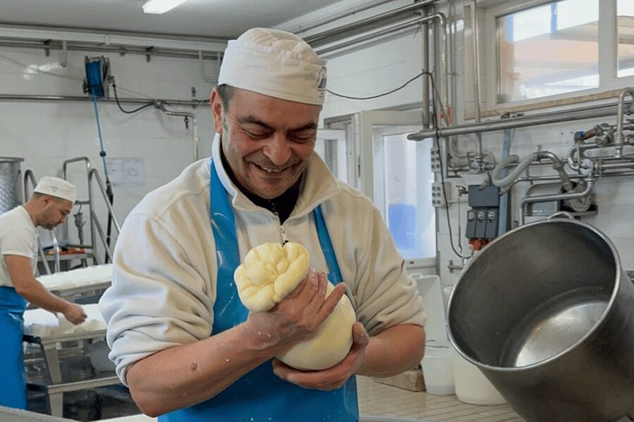 Martina Franca: Mozzarella and Pasta Workshop with Farm Tour - Walking through the vegetable garden