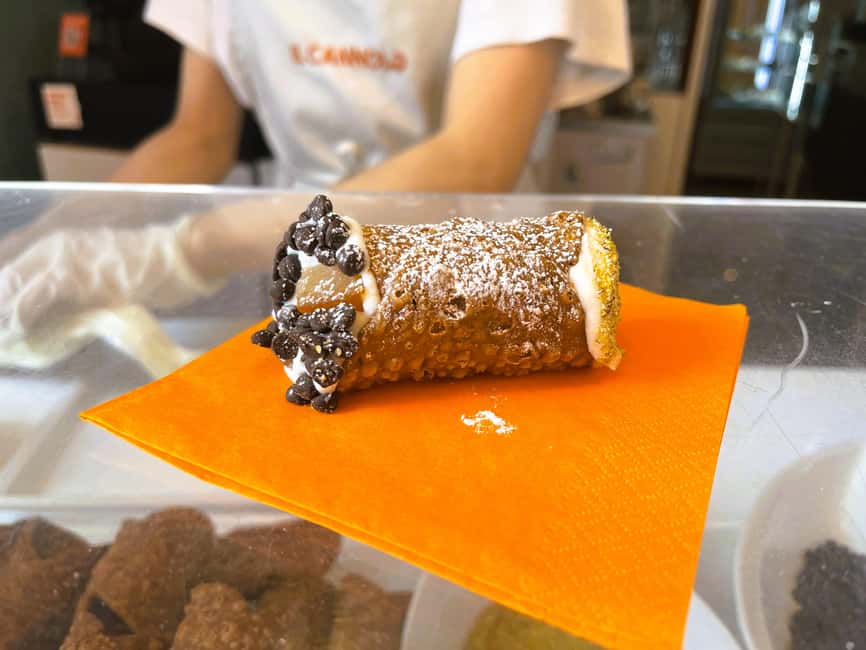 Milan: Food Tour with Pasta, Pizza, Cannoli, and Tiramisu! - The guide and the social side