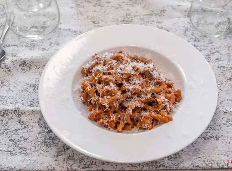 Milan: Hands-On Pasta & Dessert Cooking Class & Wine Pairing - Making Several Pasta Shapes by Hand