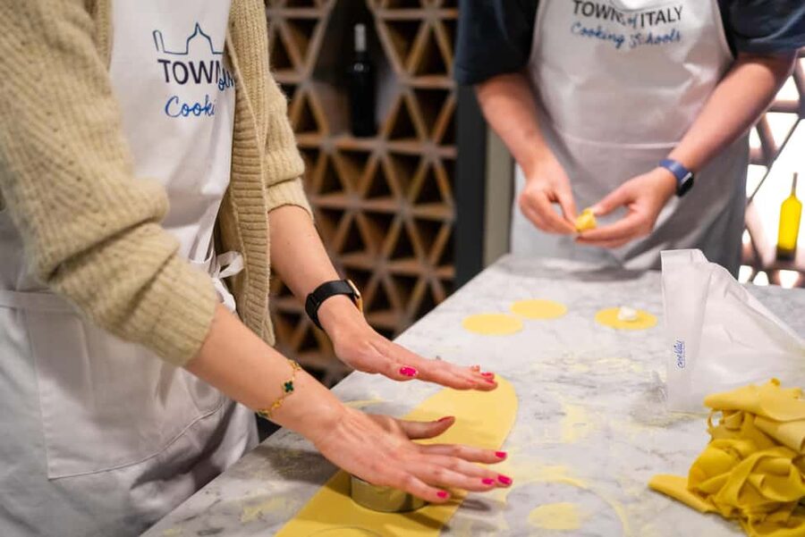 Milan: Pasta Class with Gelato or Tiramisù & Unlimited Wine - The gelato lesson and the 2026 dessert change