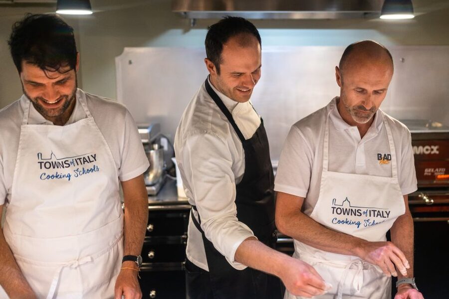 Milan: Pizza or Pasta and Gelato-Making Class with Wine - Who should book this Milan cooking class?
