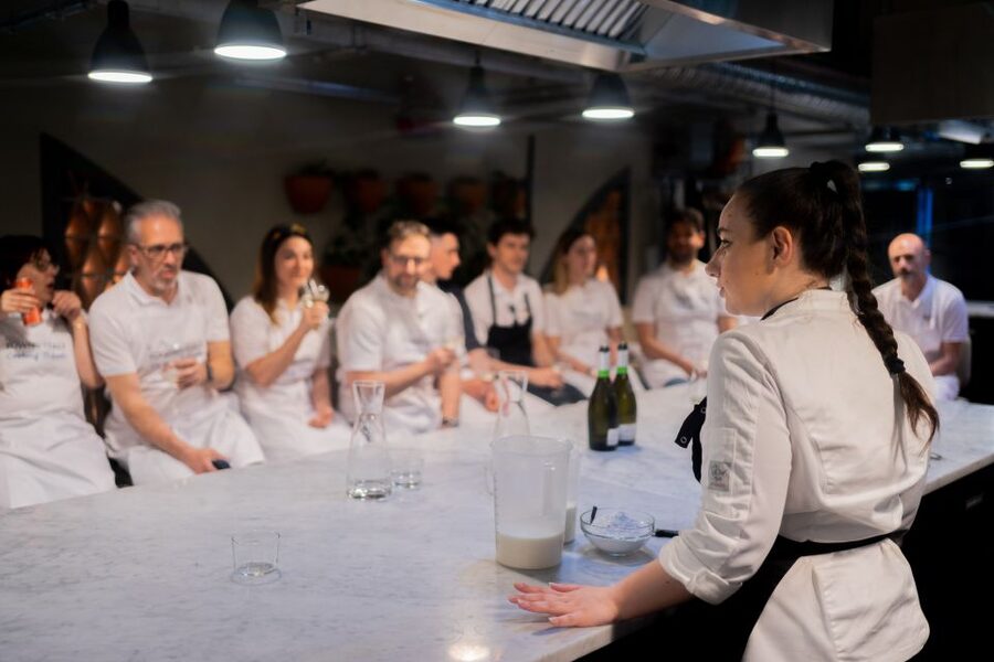 Milan: Pizza or Pasta and Gelato-Making Class with Wine - Why this works well for families and solo visitors