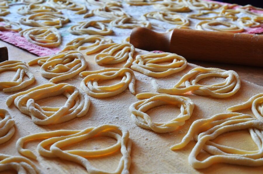 Montepulciano: Pasta-Making Class with Tasting and Wine - The three-hour cooking rhythm
