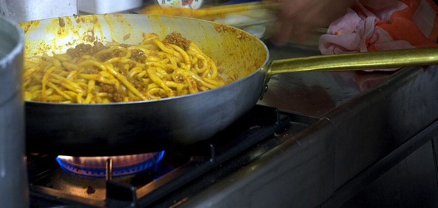 Montepulciano: Tuscan Cooking Class Traditional Pasta Menu - Why the family setting matters