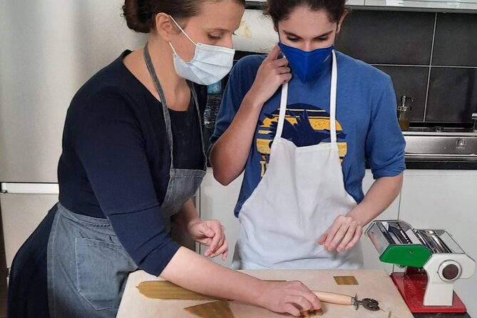 My Granny's secrets: Making pasta in the heart of Verona - The two cats and the home setting