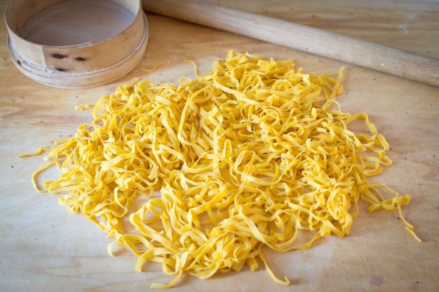 Naples: Pasta and Tiramisu Class at a Local's Home - Starting with prosecco and simple nibbles