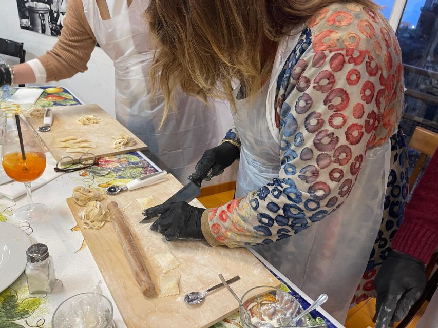 Naples: Pasta Cooking Class with Tiramisù and a Drink - Why this cooking class works well in Naples