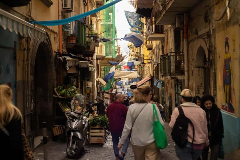 Naples: Pasta, Wine & Authentic Food Tour - Three wines and aperitivo in Chiaia