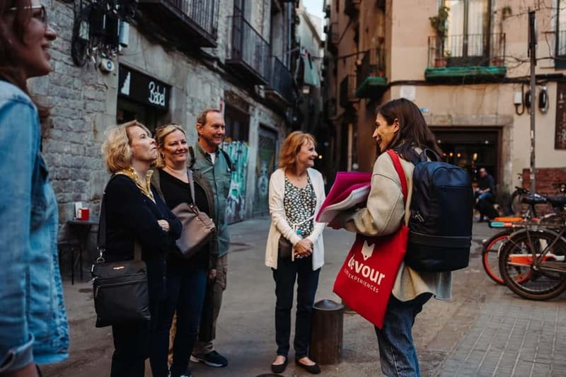 Naples: Pasta, Wine & Authentic Food Tour - Starting with chocolate near Piazza Amedeo