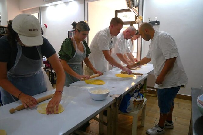 Neapolitan pasta homemade Cooking Lesson - Getting to Via delle Zite 30