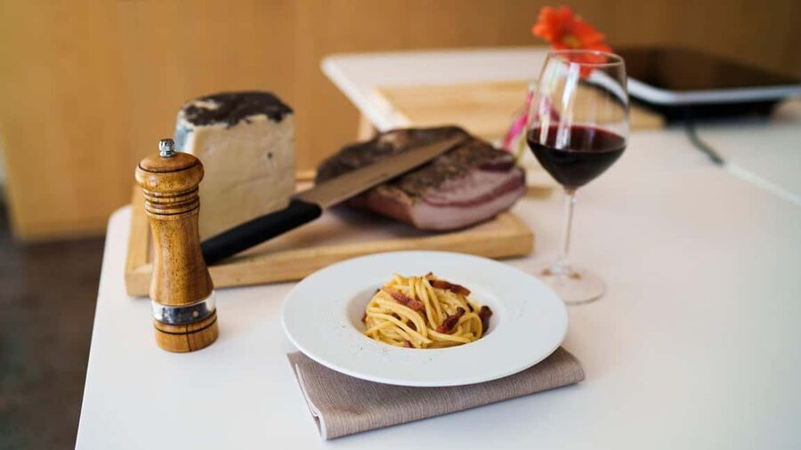 Olbia: cooking class on real pasta carbonara - Meeting the chef and setting the tone