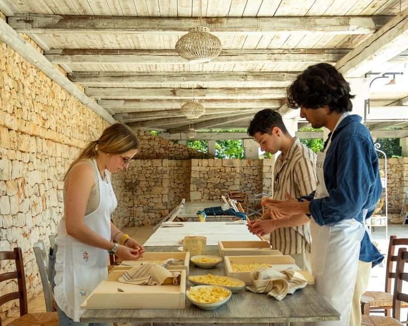 Ostuni: Orecchiette in a masseria - pasta making and tasting - The people make the class work