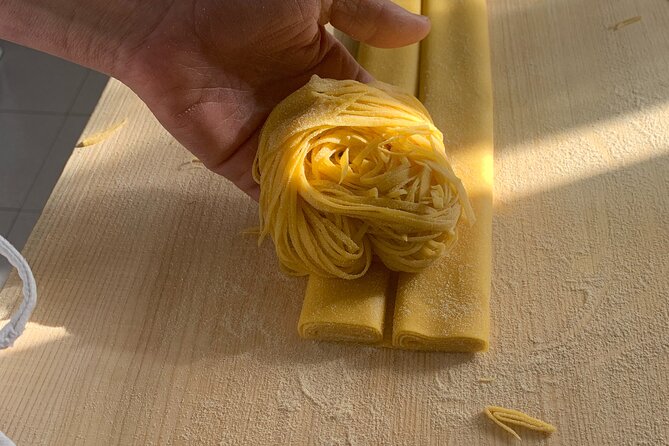 Pasta Academy Sfoglina Simonetta - Rolling the sfoglia with a board and pin