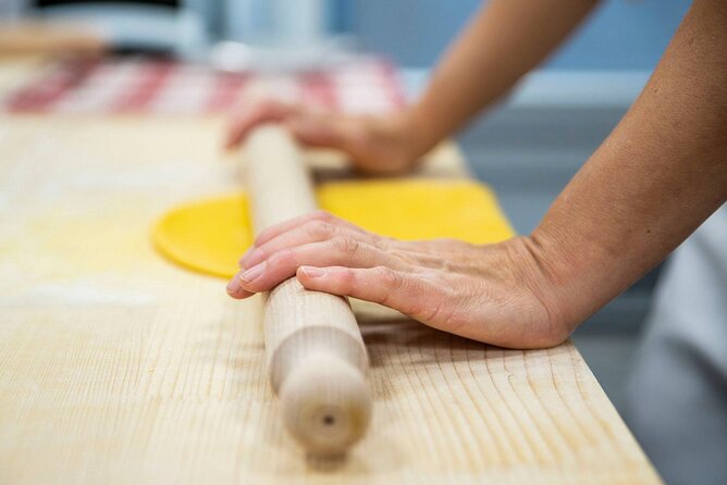 Pasta Academy Sfoglina Simonetta - Shaping tagliatelle, pappardelle, ravioli, and tortellini
