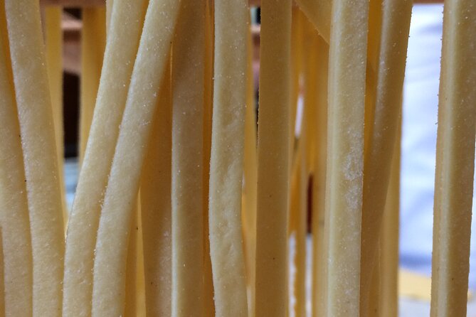 Pasta and Pizza cooking class in Cortona - Simple sauces and a sit-down Tuscan lunch