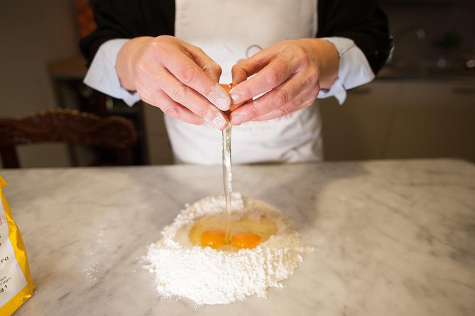 Pasta and Tiramisu class with Mamma in Spoleto - Three hours that leave room for Spoleto