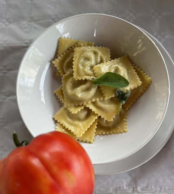 Pasta Cooking Class in a Garden near Pompeii - Who should book this class?