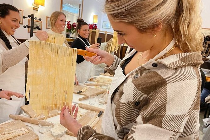 Pasta Cooking Class with Pesto Sauce Making in Rome City Center - Why the small group matters