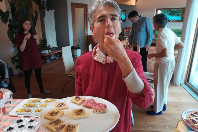 Pasta Cooking Lesson and Lunch on Garda Lake - The people make the meal work