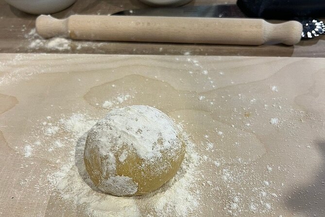 Pasta Fettuccine, Ravioli and Tiramisu Cooking Class in Florence - Shaping ravioli with butter and sage