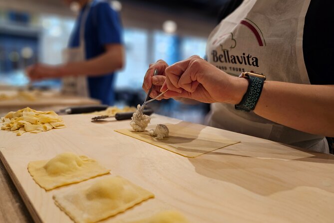 Pasta Fettuccine, Ravioli and Tiramisu MasterClass - The welcome drink sets an easy tone