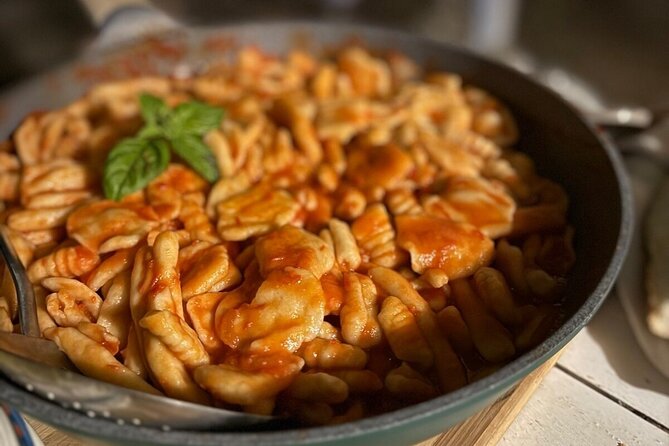 Pasta lesson with extra virgin olive oil tasting - Comparing extra virgin olive oils
