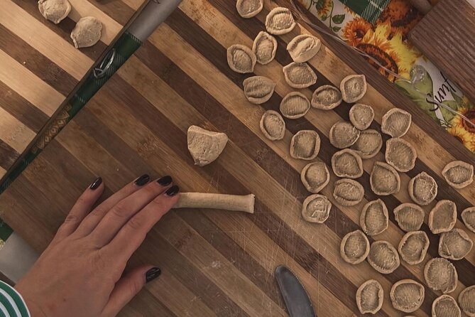 Pasta lesson with extra virgin olive oil tasting - Why the personal host matters