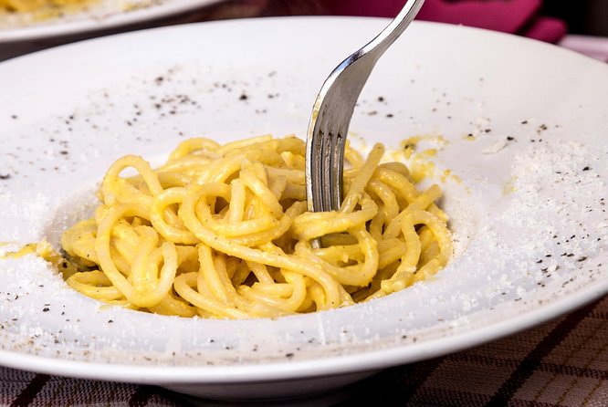 Pasta, Pizza & Gelato Food Tour in the Heart of Ancient Rome - The First Stop: Cheese, Olives, Salami, and Local Shopping