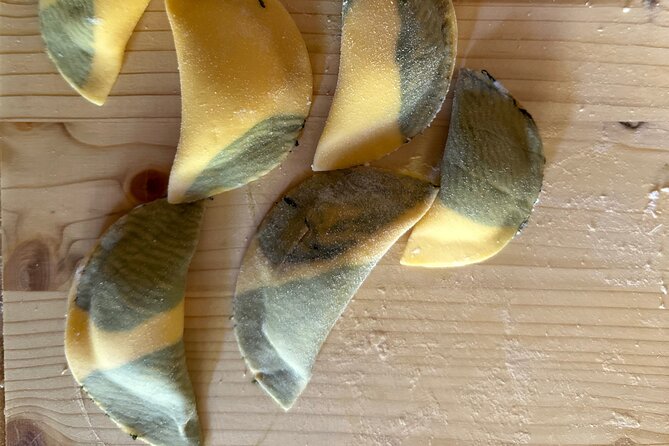 Pasta, Truffle and Wine: hands-on class in a medieval town - The black truffle option