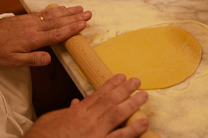 Premium Pasta and Gelato Cooking Class in Florence - Wine, dinner, and the social side