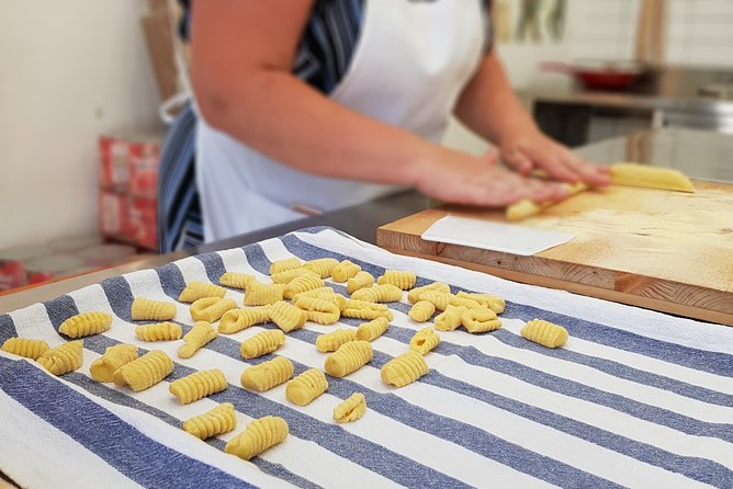 Private Gnocchi Cooking Class with Professional Chef in Padova - Making the tomato and basil sauce first