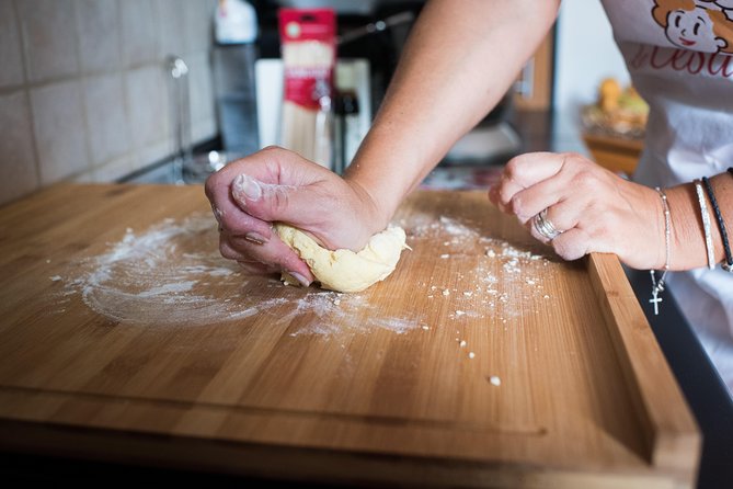 Private pasta-making class at a Cesarina's home with tasting in Bergamo - Meeting Luisa and the family