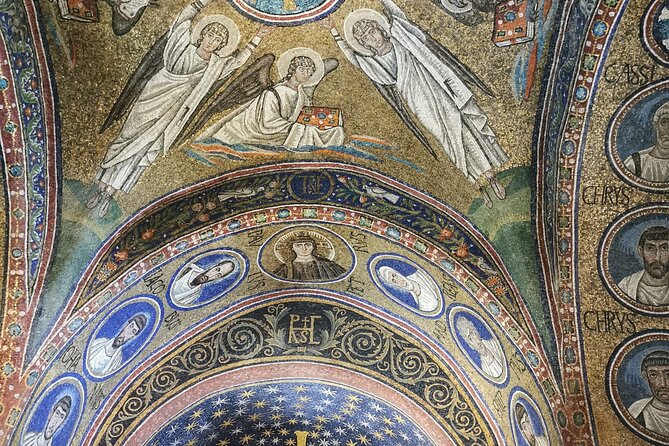 Ravenna UNESCO Monuments with Pasta, Piadina and Gelato Tasting - Cappelletti pasta at a modern local restaurant