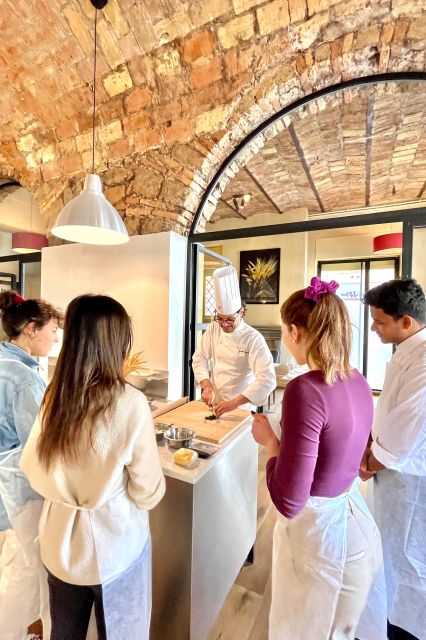 Rome: Five Shapes of Pasta Cooking Class in Ancient Tavern - What makes the teaching work