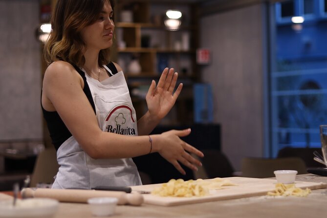 Rome Fresh Pasta & Tiramisu Cooking Class near Piazza Venezia - What the two-hour class is really like