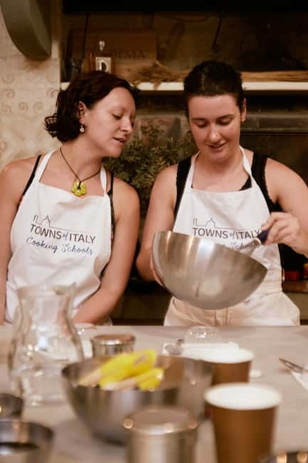 Rome: Hands-On Pasta and Gelato Class in the City Center - Arriving Near Piazza Venezia