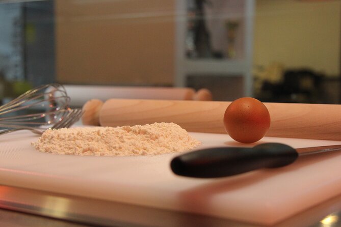 Rome: Lasagna, Fettuccine Pasta and Tiramisu Cooking Class - Making fettuccine from scratch