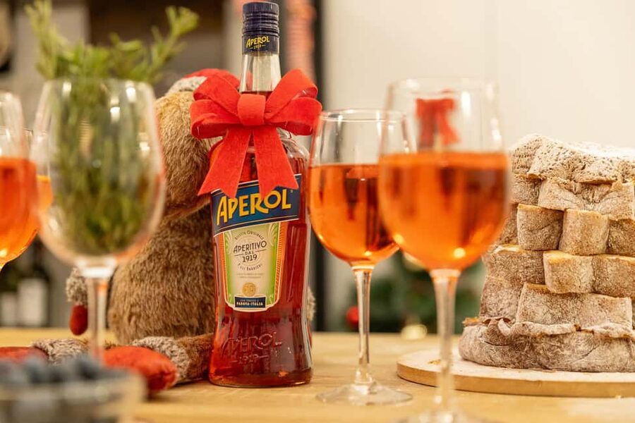 Rome: Make Pasta & Mix 3 Italian Spritz Near the Colosseum - The opening Aperol spritz sets the mood