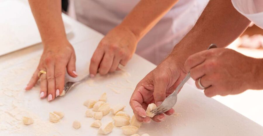 Rome: Pasta and Tiramisu Class at a Local's Home - Arriving at a local Roman home