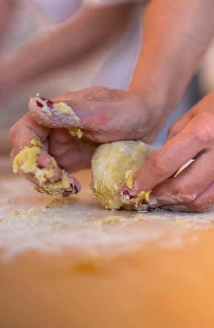 Rome: pasta and tiramisu cooking class in the city center - Cooking pasta in a Roman salon near Via Veneto