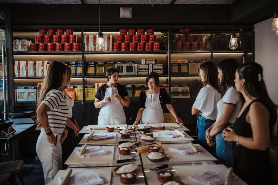 Rome: Pasta and Tiramisu Cooking Class with Spritz and Wine - Who should book this class