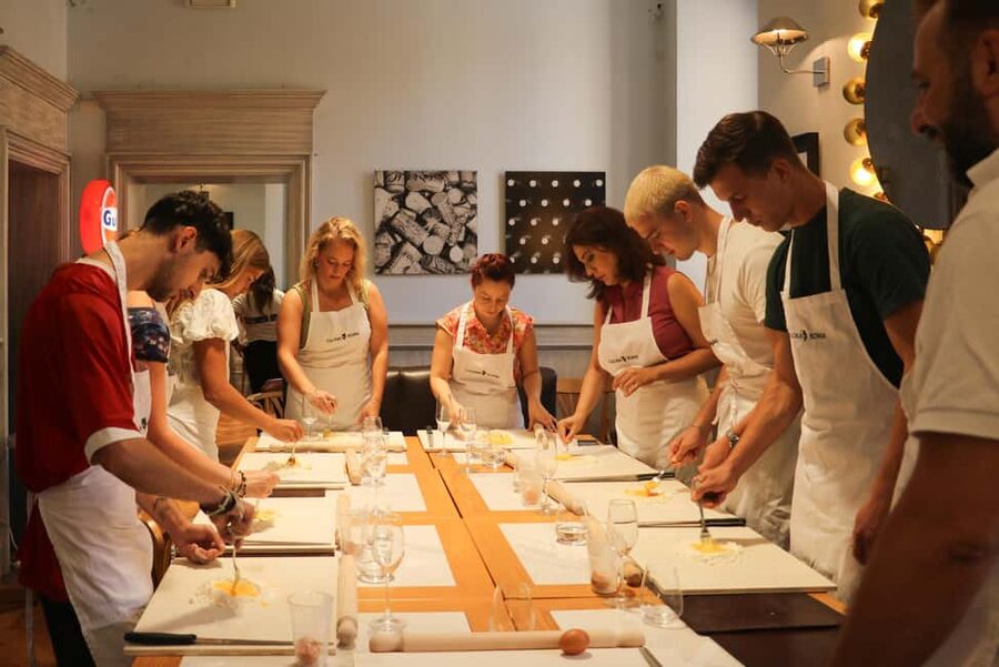 Rome: Pasta and tiramisu perfection class w/wine & dessert - A central Rome cooking class with a useful location